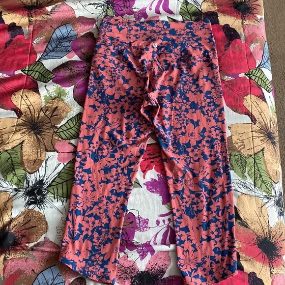 Lululemon All You Do Crop - Picture 5 of 11